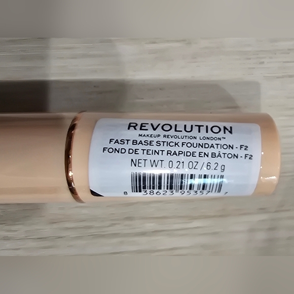Makeup Revolution Fast Base Stick Foundation F2 New Sealed - Picture 3 of 4
